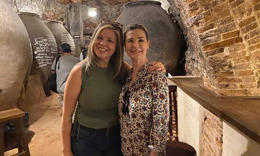 daniela con amiga